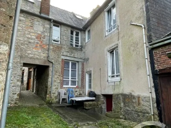 Bâtiment 2 pièces 101 m²