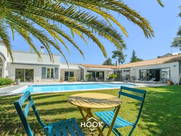 Villa 14 pièces 360 m²