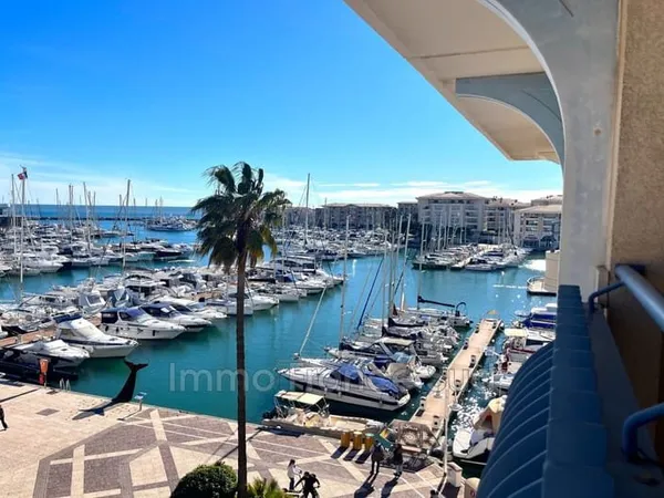 Port Fréjus. Duplex d'exception avec vue mer panoramique et g