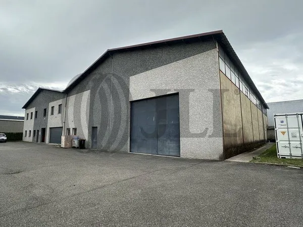 Local d'activité 642 m²