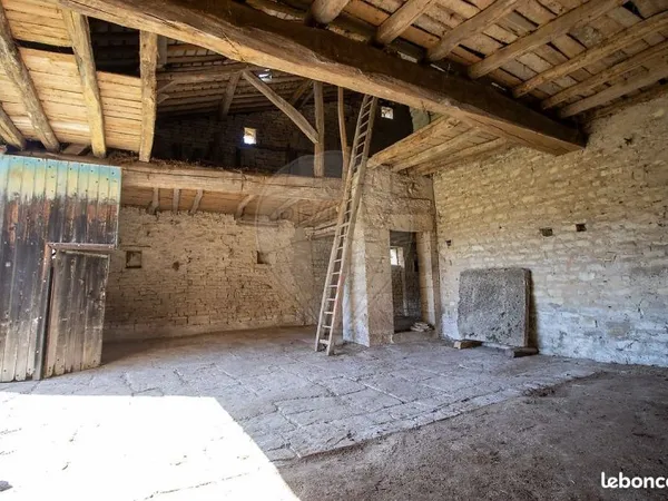 Garage/box 130 m² Vermenton