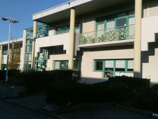 Bureaux 5 pièces 327 m²
