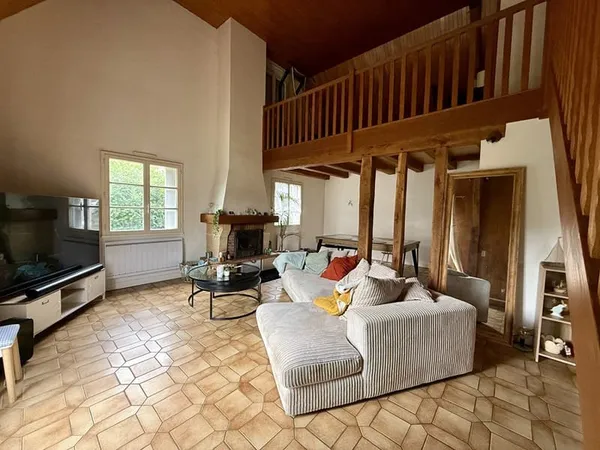 LA VILLE-AUX-DAMES -Maison individuelle de 147 m² sur terrain clos de 700 m²