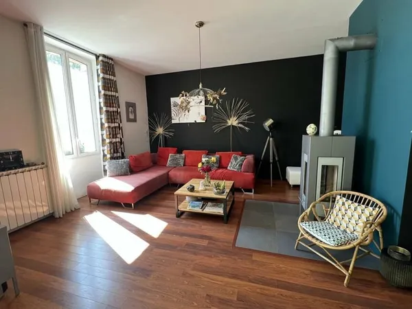 Maison de caractère d'environ 160m2 habitable avec dépendances sur un terrain de 2 891m2