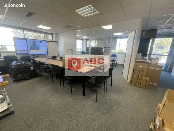 BUREAUX 507 m² SAINT JEAN DE VEDAS
