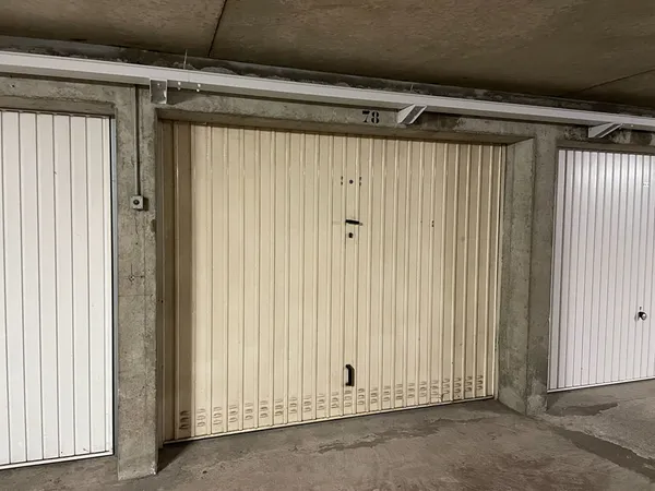 Garage à louer dans la résidence "LA DOMBARIERE" à ECULLY