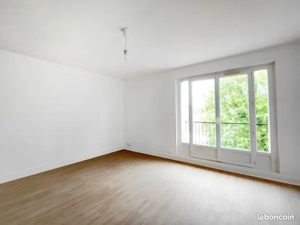 Joli 2P refait à neuf avec vue sur le jardin de la résidence sans vis-à-vis