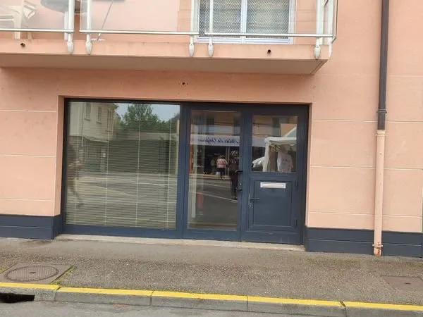 Local commercial avec vitrine - 41 m2