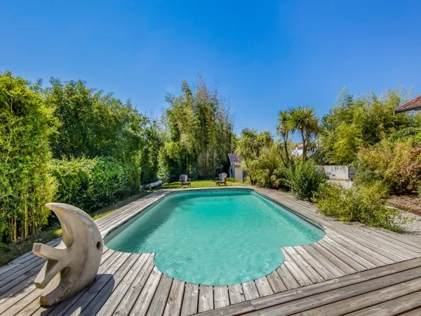 Maison 10 pièces 235 m²
