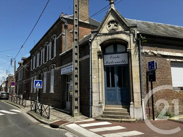 Bâtiment 325 m²