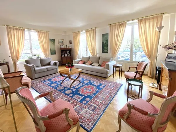 Appartement lumineux- 130m2 - Angers, face au Château