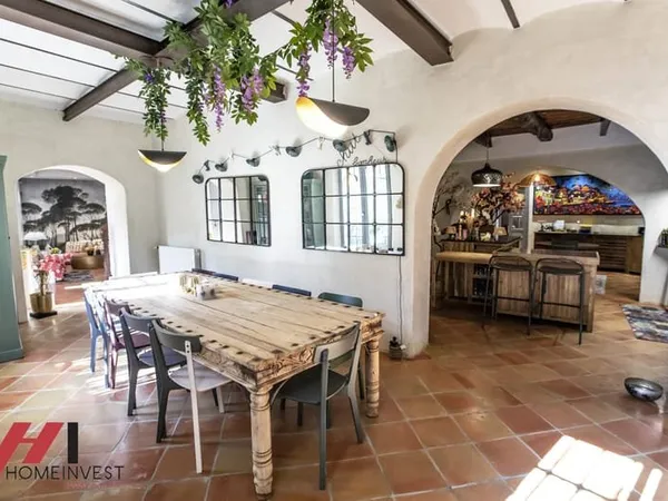 Demeure de caractère de 330 m2 au coeur du charmant village