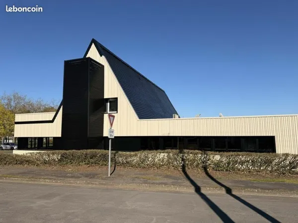 BUREAUX 424 m² POITIERS