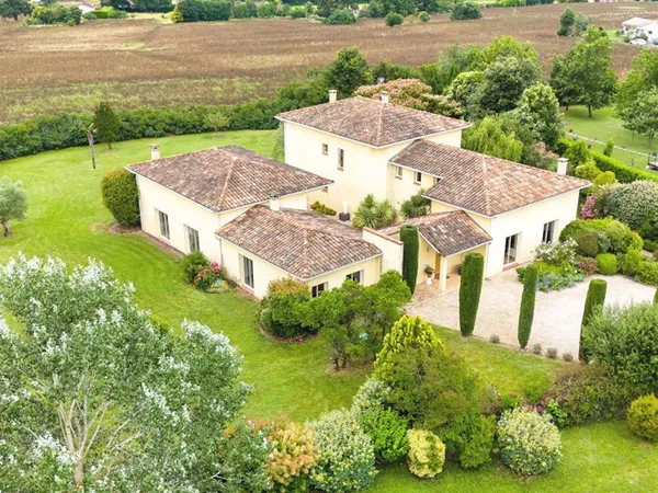 Villa d'exception de 7 pièces à Castelnau-d'Estrétefonds