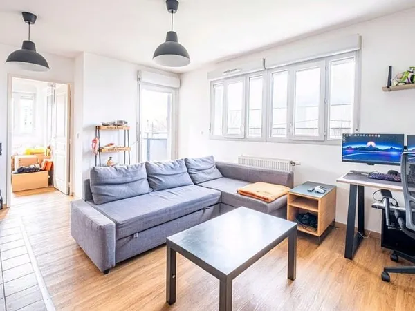 Beau T2 lumineux meublé avec terrasse et garage