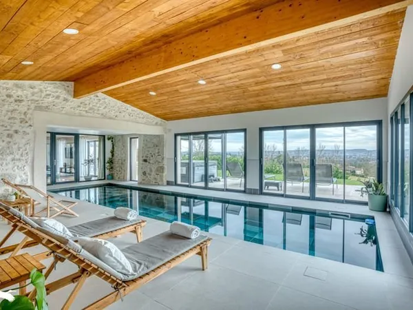 Maison en pierre de 8 pièces principales