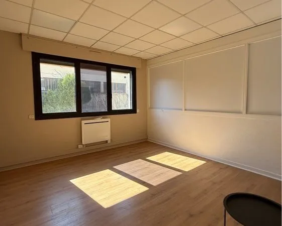Bureau / Local Pro Lumineux 16m² - Idéal Libéral ou Indépendant