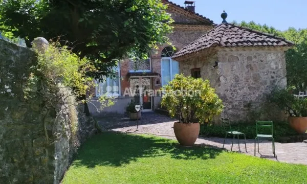 Ancienne filature et annexes sur 1977 m2 terrain