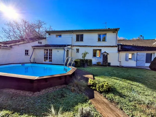 Maison 7 pièces 225 m2 avec piscine et possibilité de faire 2 logements!