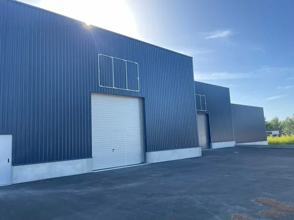 LOCATION ENTREPÔT 330 M2 SIGNES
