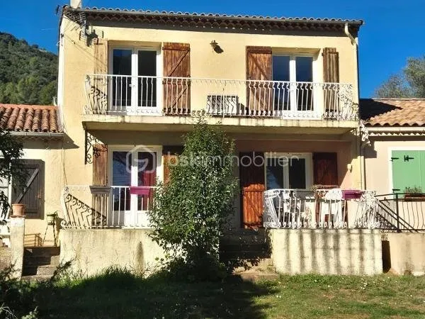 Maison rénovée de 128 m² - 4 chambres - proche de toutes les commodités et du village de Gonfaron