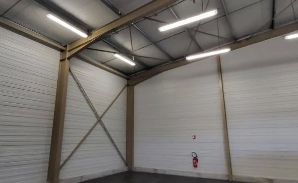 Entrepôt 120 m²