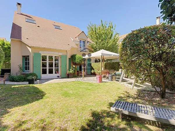 Maison Rueil-Malmaison / 8 pièces - 6 chambres -163 m2 / Quartier Buzenval - En parfait état