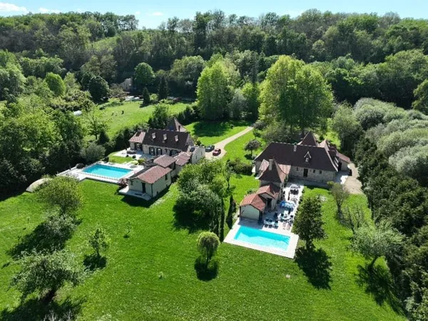 Opportunité rare d'acquérir deux villas d'exception au coe