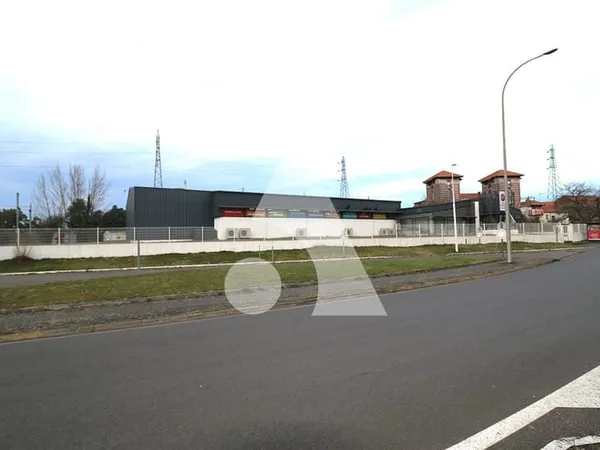Local d'activité Tarbes 571 m²