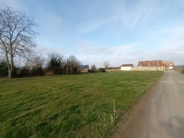 Terrain constructible de 864 m² - Calme et situation stratég