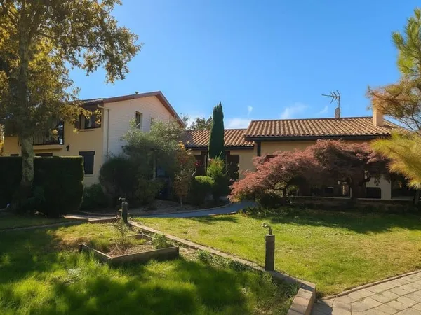 Maison 10 pièces 281 m²