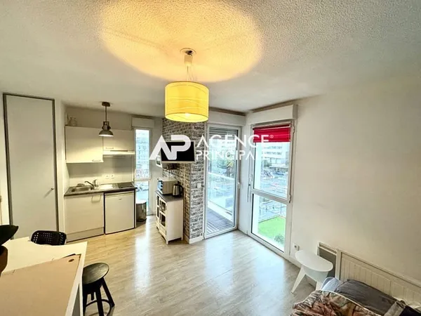 Studio loué meublé avec balcon - La Rochelle centre