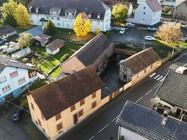 Corps de ferme - 7 pièces - 180 m2 - 10 ares