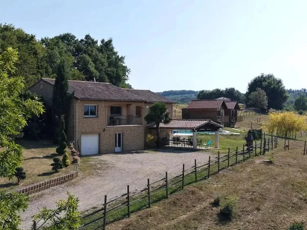 Maison 8 pièces 250 m²