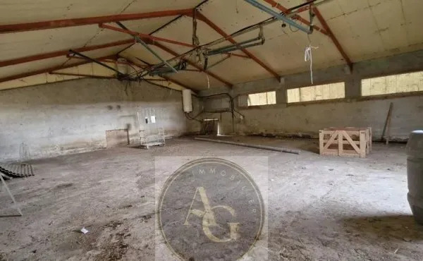 Bâti 200m² sur terrain constructible de 2347m²