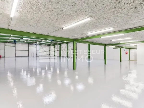 Local d'activité 2003 m²