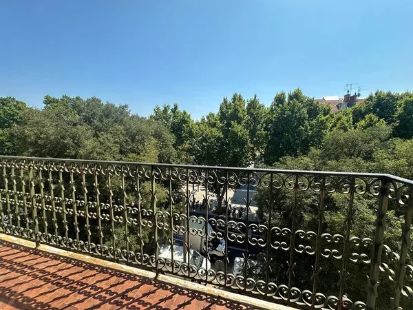 AIX EN PROVENCE - PROCHE PLACE DE LA ROTONDE - T1 dernier étage avec balcon