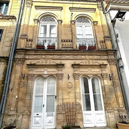 Maison 4 chambres et 3 salles d'eau sans travaux au centre de Lauzun