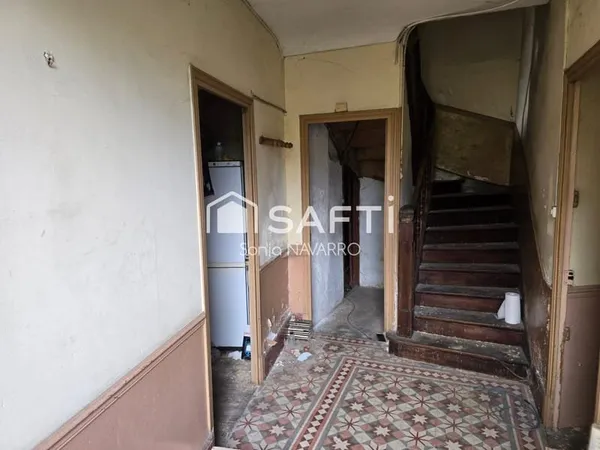 Maison de village avec grange attenante et jardinet - Gros potentiel