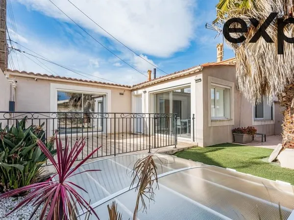 Maison individuelle rénovée avec piscine et garage à proximit