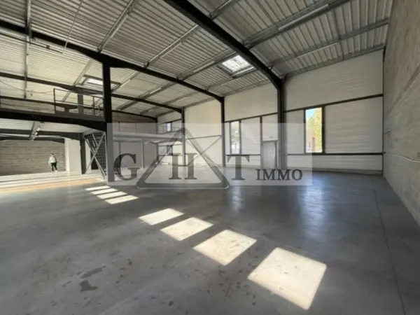ENTREPOT 435 M² A VILLEBON-SUR-YVETTE A LOUER