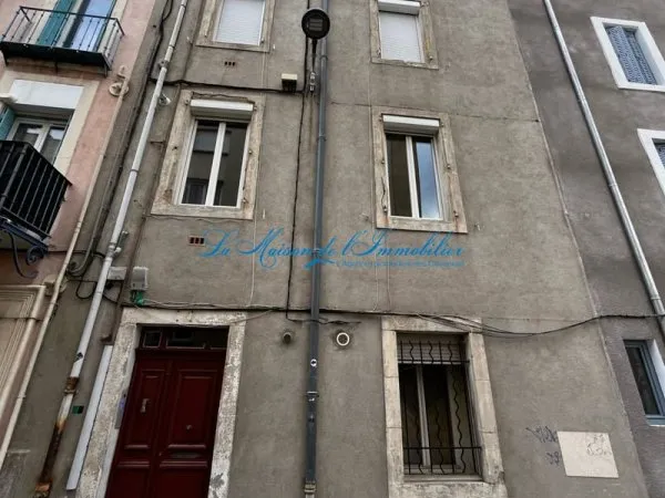 ALES, Centre ville, immeuble de 4 appartements avec bon rapp