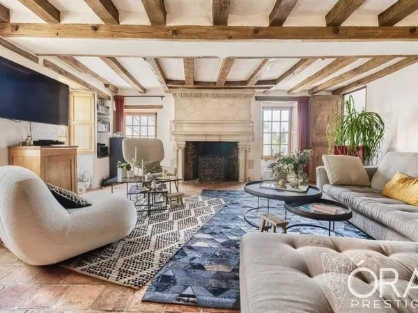 Maison 8 pièces 233 m²