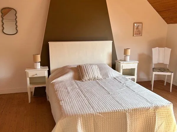 Location maison . Meublée. 5 pièces. Le Cloître Pleyben