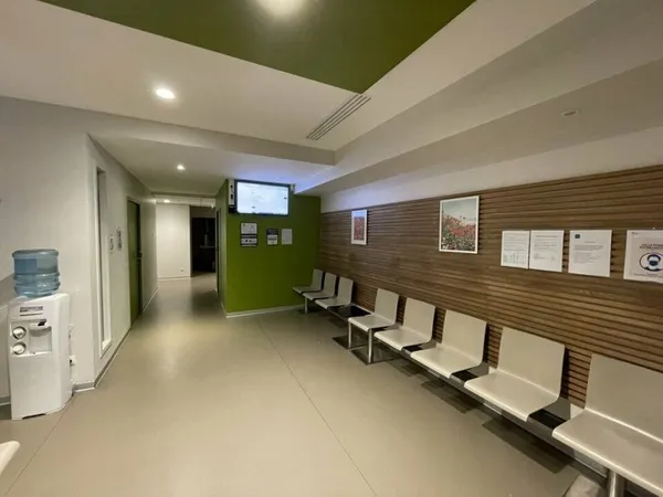 Local commercial 300 m²