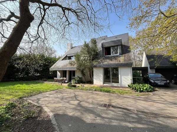 Maison 8 pièces 243 m²