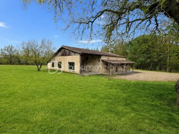 CORPS DE FERME EN PIERRE RARE