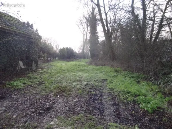 Terrain 2395 m² VATRY