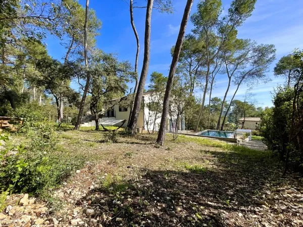 Vente d'une maison T8 d'environ 205m2 sur une parcelle paysa