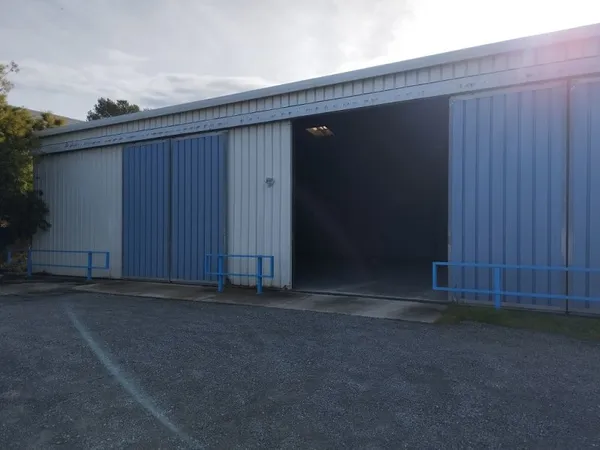 Local professionnel 300 m²